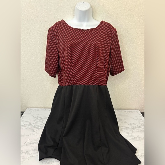 Elementz Dresses & Skirts - Elementz Petite Dress Women’s PXL back Zip Red Black Fit Flare Short Sleeve